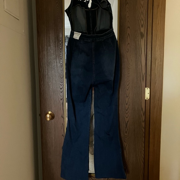 We The Free by Free People Women's Blue Denim Overalls Jumpsuit size 6 Short - Picture 3 of 9